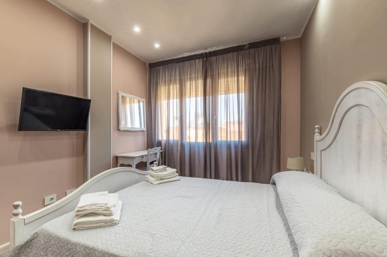 B&B Da Chiara ตอร์โตลี ภายนอก รูปภาพ